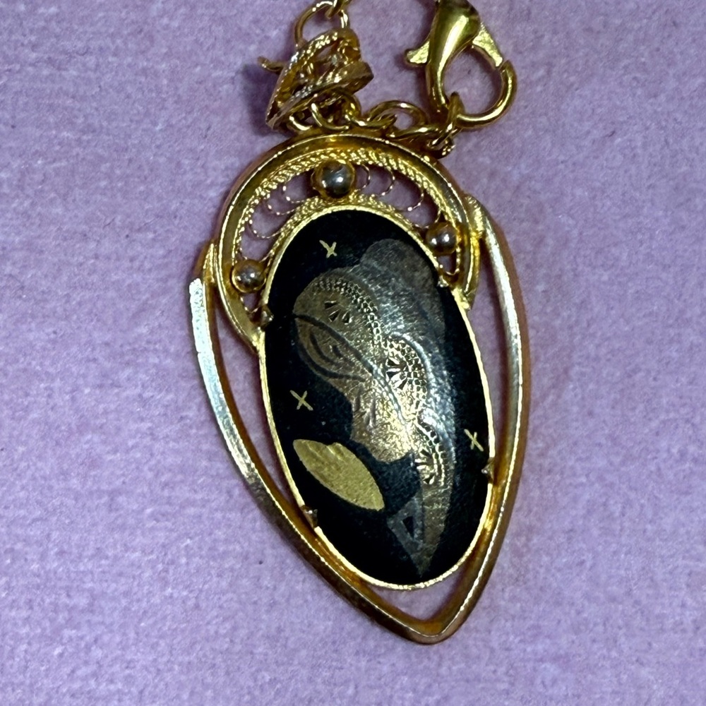 RARE Damascene Religious Prayer Hands Mary Pendent necklace